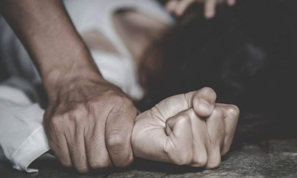 Ηράκλειο: 48χρονη κατήγγειλε τον πρώην σύζυγο της και το γιο της για ξυλοδαρμό